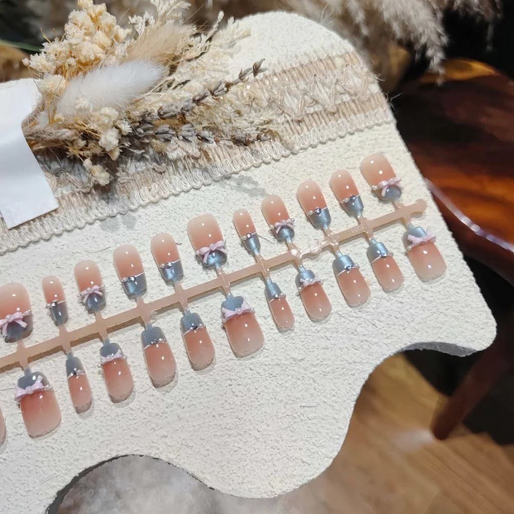 Ροζ Πεταλούδα με Μπλε Cat Eye Γαλλική Άκρη