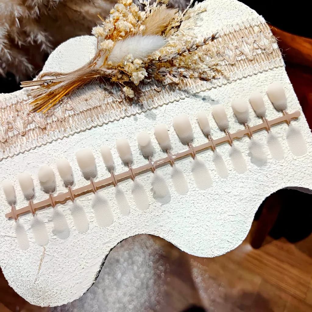 Μαύρα Τεχνητά Νύχια Cat Eye με Πέρλες και Στρας