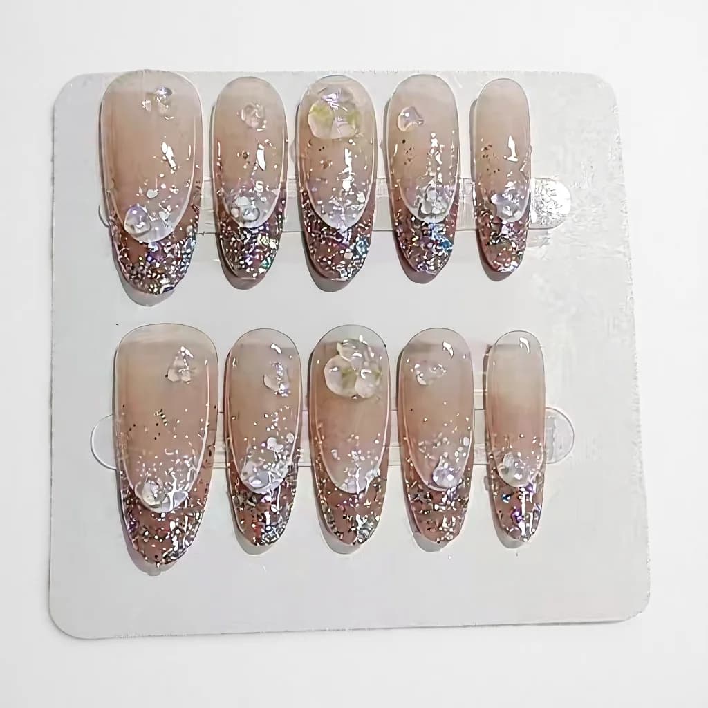 Μακριά Οβάλ Τεχνητά Νύχια με Σχεδιασμό Glitter Halo