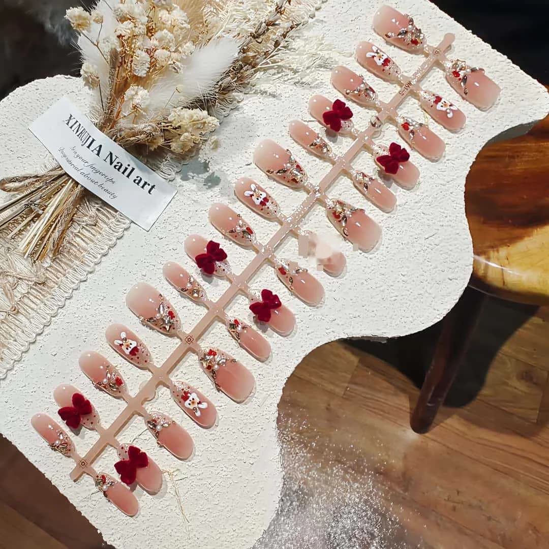 Τεχνητά Νύχια Cat Eye French Tip με Στρας και Φιόγκο