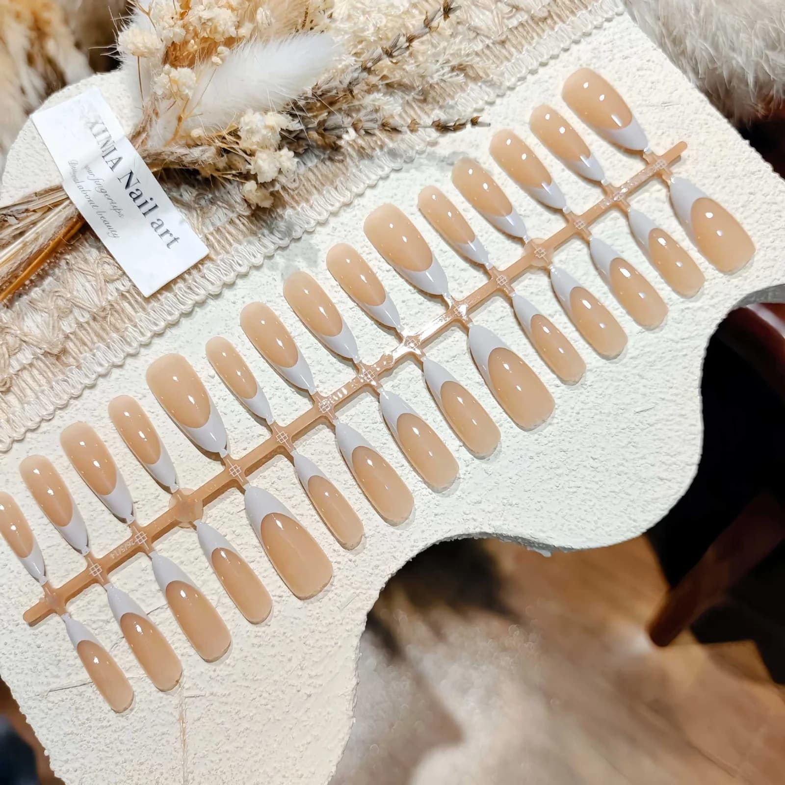 Γκρι Λευκά French Tip Τεχνητά Νύχια Μακρύ Σχήμα Αμυγδάλου Πλήρες Σετ