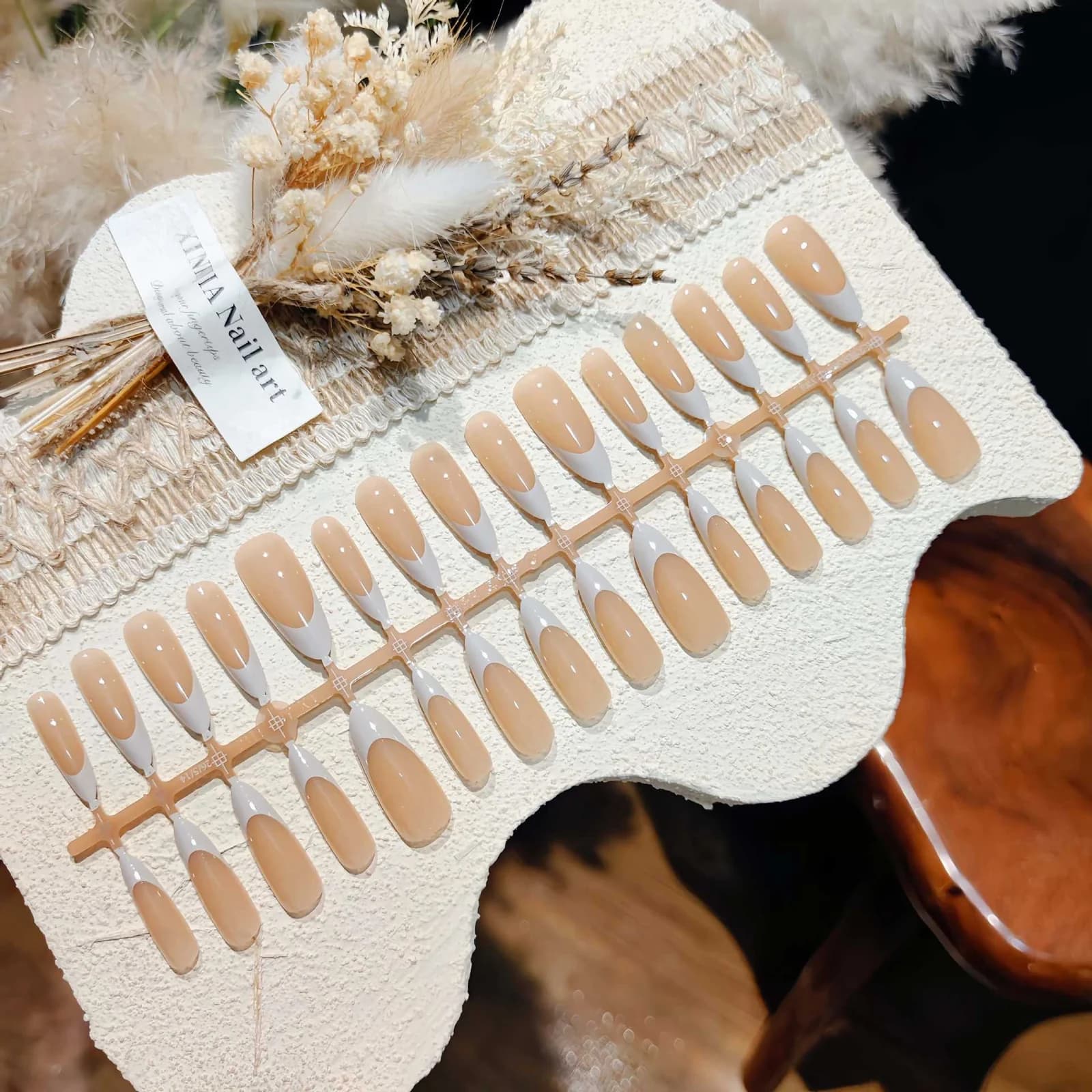 Γκρι Λευκά French Tip Τεχνητά Νύχια Μακρύ Σχήμα Αμυγδάλου Πλήρες Σετ